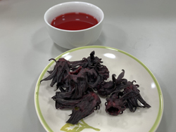 ‘臺東6號-黑晶’乾燥果萼及茶湯