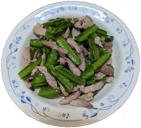 新品種之嫩莢料理時僅需對半切開,毋需切小段或薄片,省時省工,貼近消費者需求 新品種之嫩莢料理時僅需對半切開,毋需切小段或薄片,省時省工,貼近消費者需求