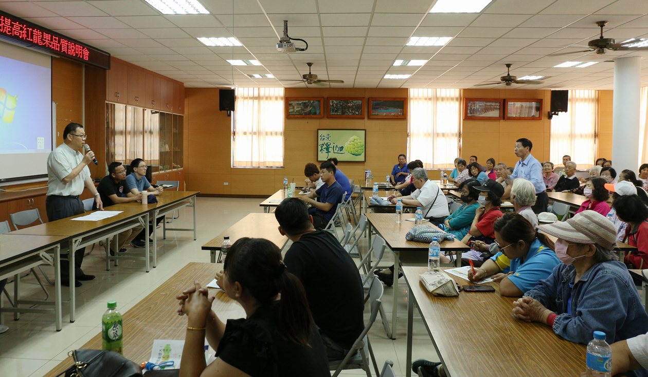 Deputy Director Chen Yu-chu hosts a general forum in which attendees asked questions and interacted. Deputy Director Chen Yu-chu hosts a general forum in which attendees asked questions and interacted.